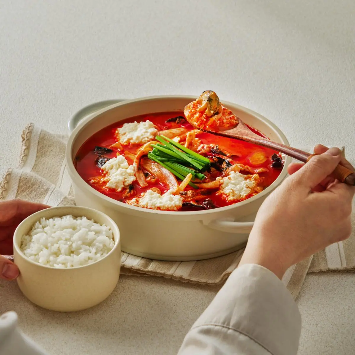 강릉 맛집 | 짬뽕순두부 원조! &#x27;동화가든&#x27; 본점 썸내일